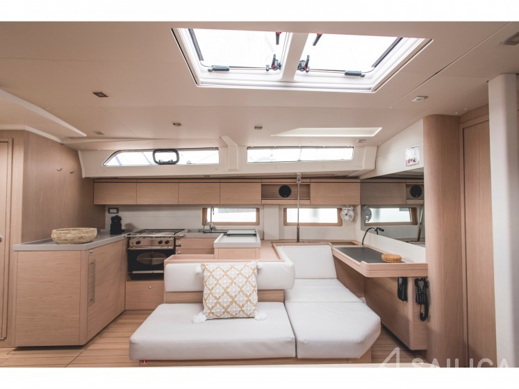 Oceanis 51.1 - Yacht Charter Sailica