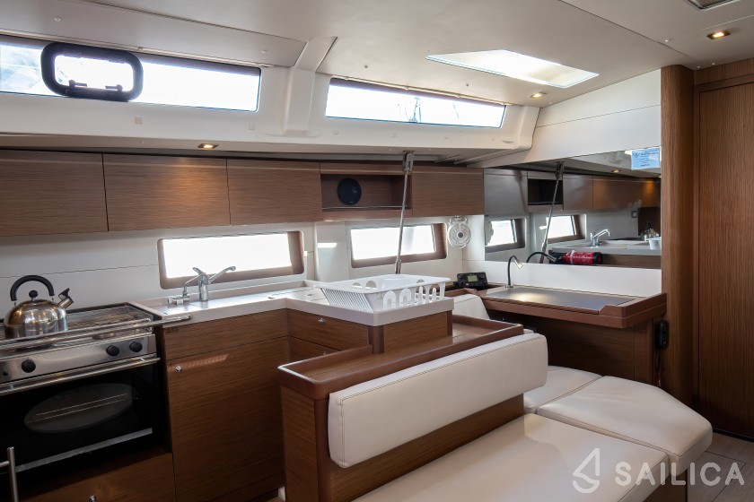 Oceanis 51.1 - Yacht Charter Sailica