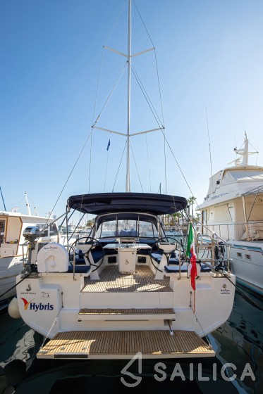 Oceanis 51.1 - Yacht Charter Sailica