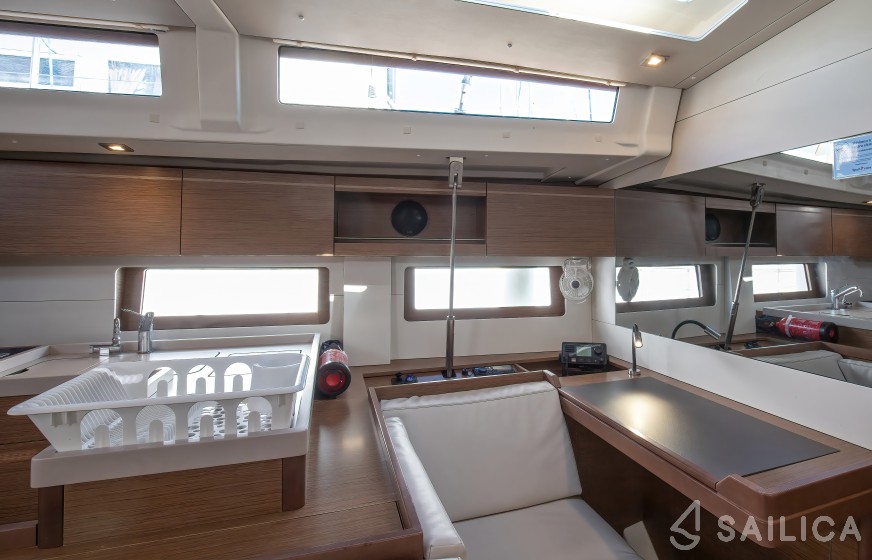 Oceanis 51.1 - Yacht Charter Sailica
