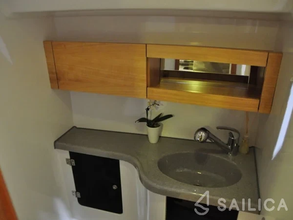 Maxus 33.1 RS - Yacht Charter Sailica