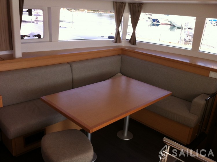Lagoon 450 - Yacht Charter Sailica