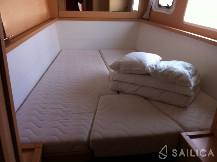 Lagoon 450 - Yacht Charter Sailica
