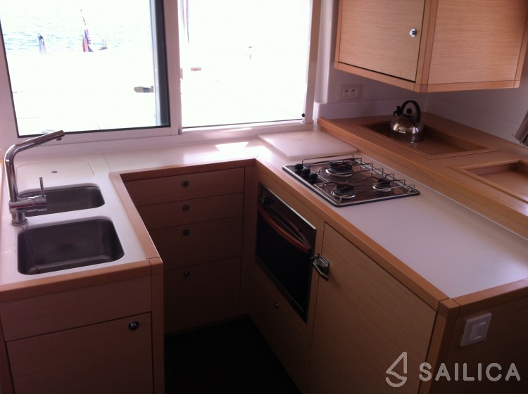 Lagoon 450 - Yacht Charter Sailica