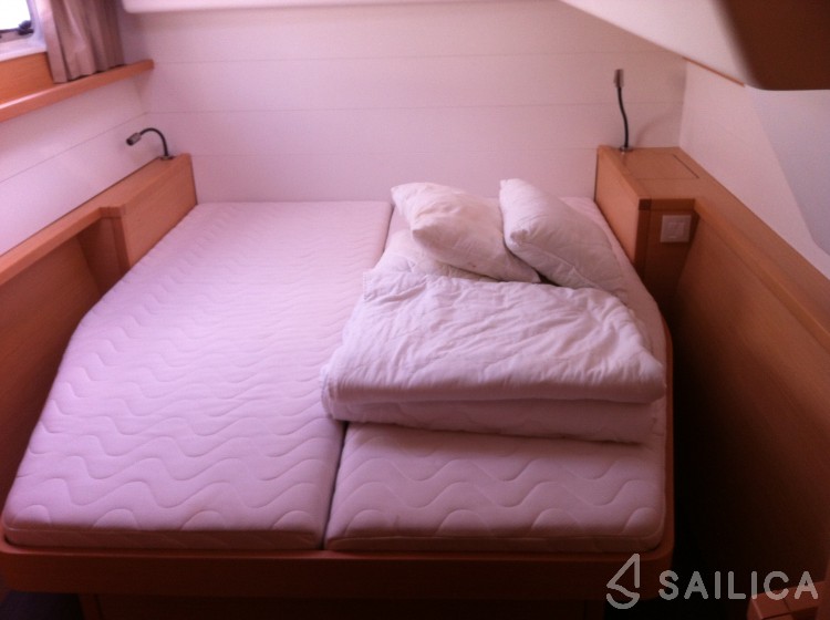 Lagoon 450 - Yacht Charter Sailica