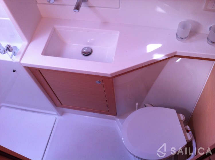 Lagoon 450 - Yacht Charter Sailica