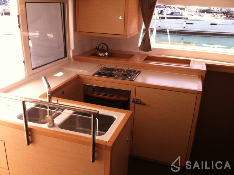 Lagoon 450 - Yacht Charter Sailica