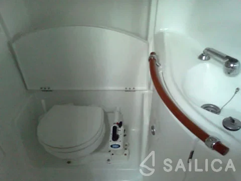 Oceanis 393 Clipper - Yacht Charter Sailica