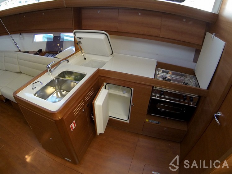 Dufour 412 GL - Yacht Charter Sailica