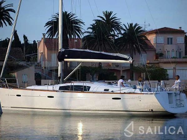 Oceanis 43 - Yacht Charter Sailica