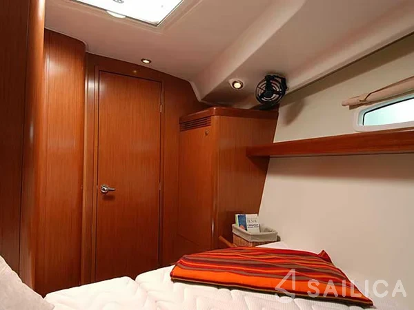 Oceanis 43 - Yacht Charter Sailica