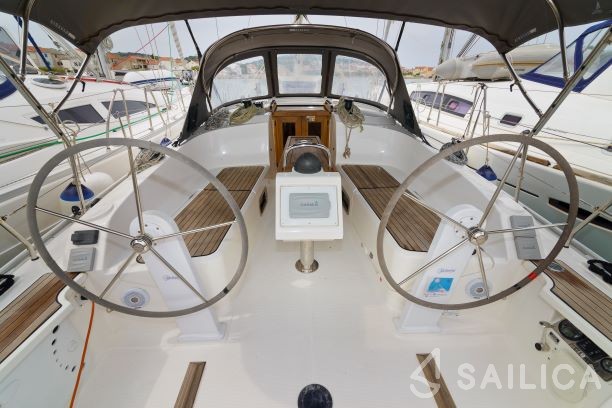 Bavaria 37 Cruiser - Yacht Charter Sailica