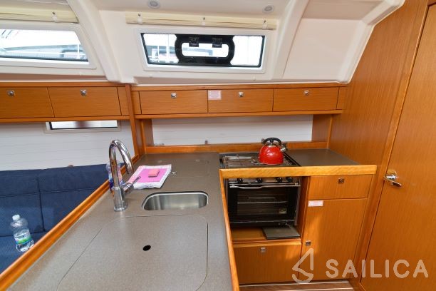 Bavaria 37 Cruiser - Yacht Charter Sailica