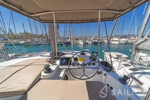 Bali 4.1 - Yacht Charter Sailica