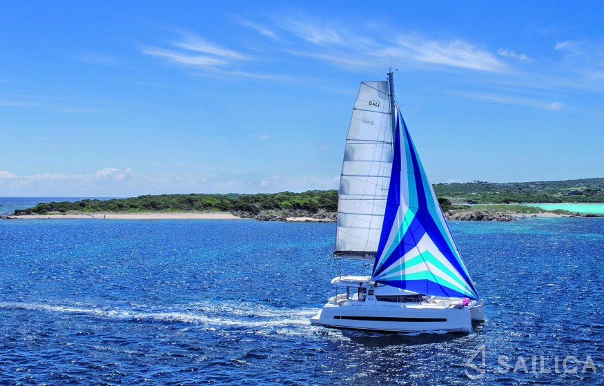 Bali 4.1 - Yacht Charter Sailica