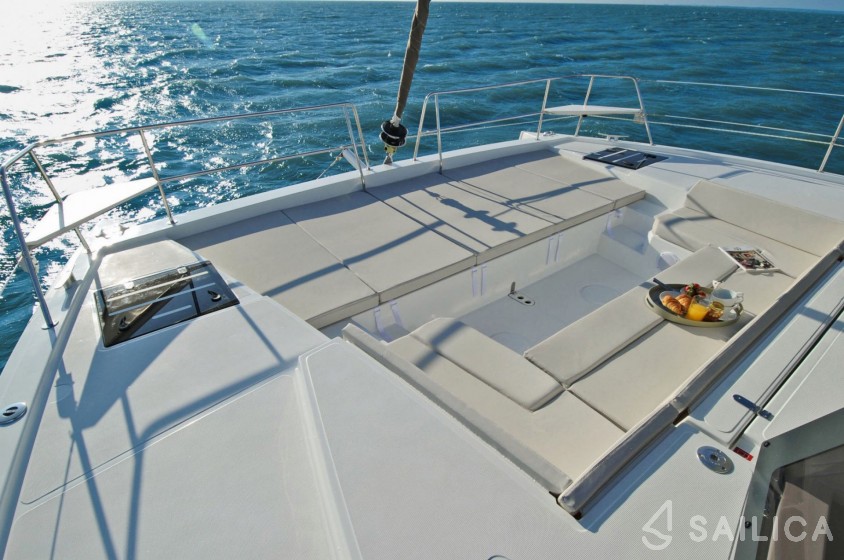 Bali 4.1 - Yacht Charter Sailica