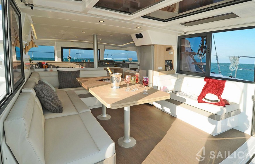 Bali 4.1 - Yacht Charter Sailica