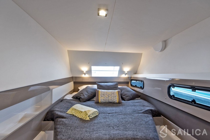 Bali 4.1 - Yacht Charter Sailica