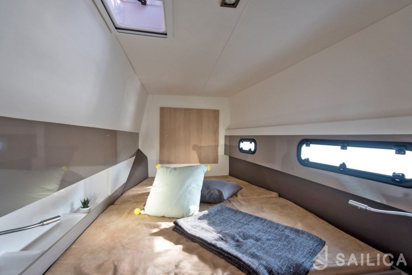 Bali 4.1 - Yacht Charter Sailica