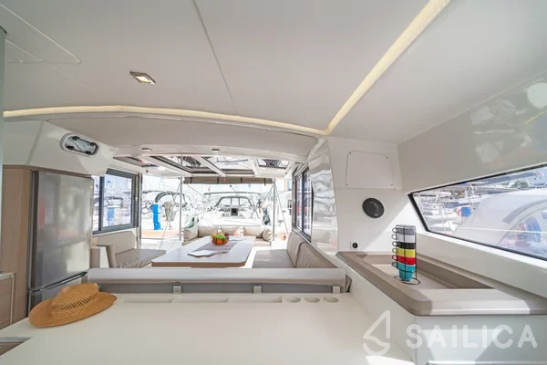 Bali 4.1 - Yacht Charter Sailica