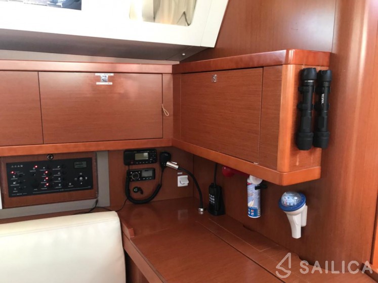 Oceanis 45 - Yacht Charter Sailica