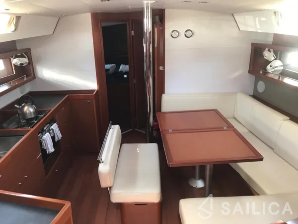 Oceanis 45 - Yacht Charter Sailica