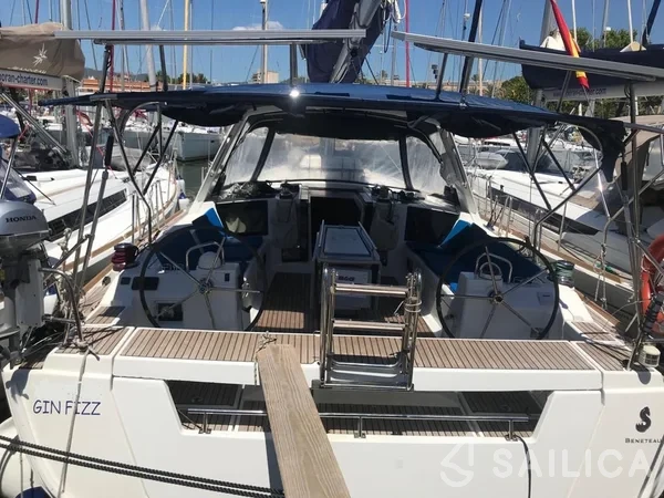 Oceanis 45 - Yacht Charter Sailica
