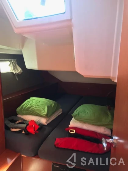 Oceanis 45 - Yacht Charter Sailica