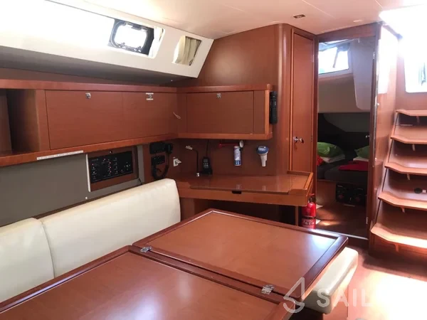 Oceanis 45 - Yacht Charter Sailica