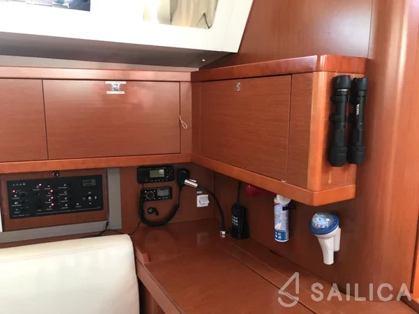 Oceanis 45 - Yacht Charter Sailica