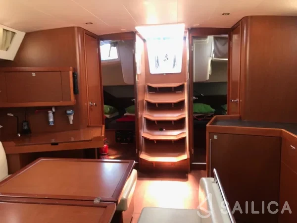 Oceanis 45 - Yacht Charter Sailica