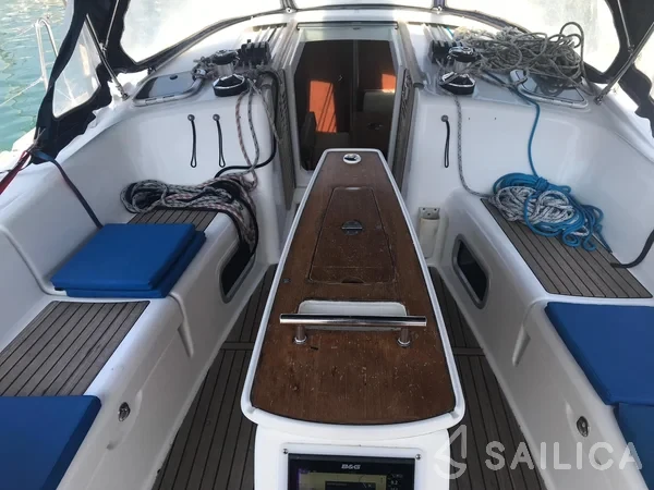 Oceanis 43 - Yacht Charter Sailica