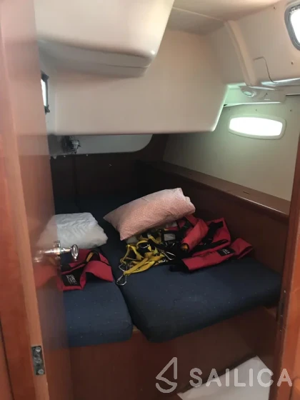 Oceanis 43 - Yacht Charter Sailica