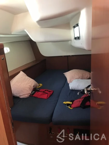 Oceanis 43 - Yacht Charter Sailica