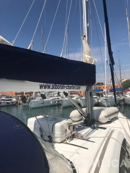 Oceanis 43 - Yacht Charter Sailica