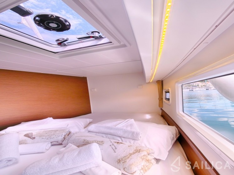 Lagoon 42 - Yacht Charter Sailica