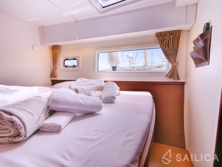 Lagoon 42 - Yacht Charter Sailica
