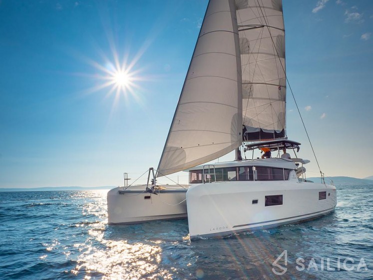 Lagoon 42 - Yacht Charter Sailica