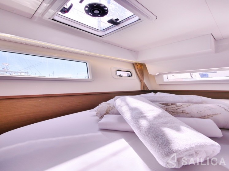 Lagoon 42 - Yacht Charter Sailica