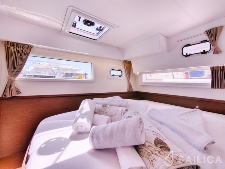 Lagoon 42 - Yacht Charter Sailica