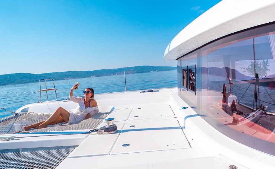 Lagoon 42 - Yacht Charter Sailica