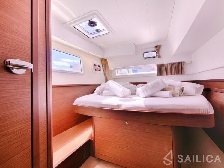 Lagoon 42 - Yacht Charter Sailica