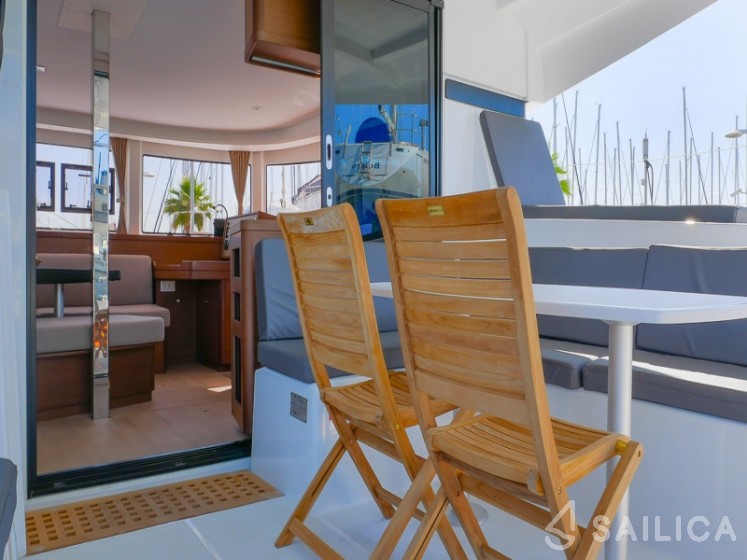 Lagoon 42 - Yacht Charter Sailica
