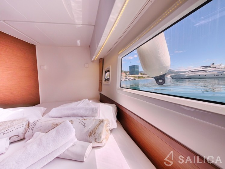 Lagoon 42 - Yacht Charter Sailica