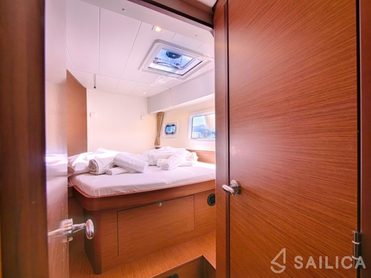 Lagoon 42 - Yacht Charter Sailica