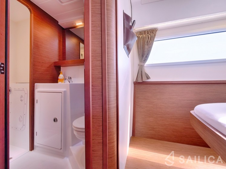 Lagoon 42 - Yacht Charter Sailica