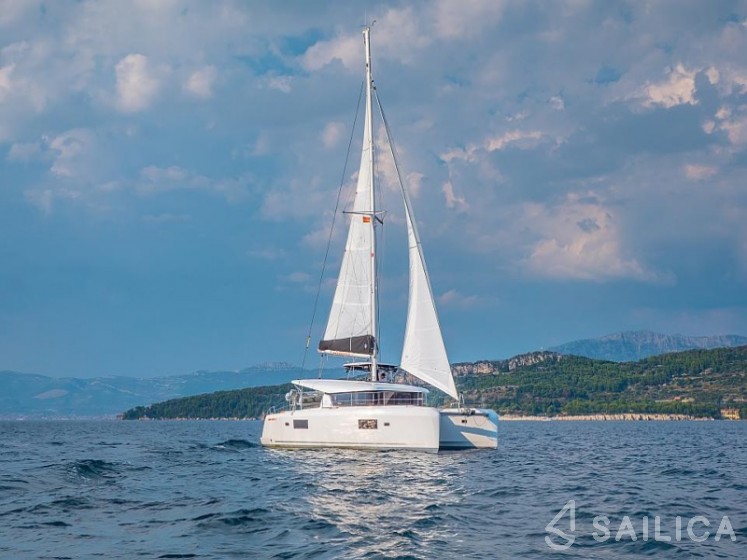 Lagoon 42 - Yacht Charter Sailica