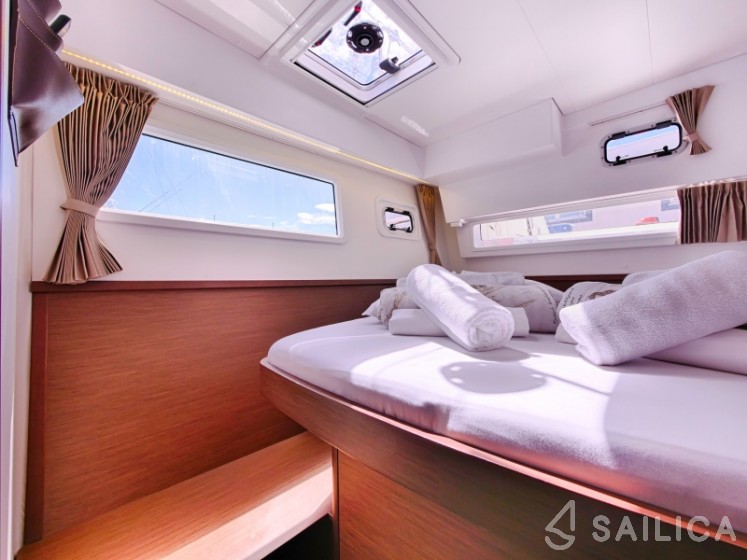 Lagoon 42 - Yacht Charter Sailica