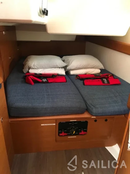 Sun Odyssey 519 - Yacht Charter Sailica