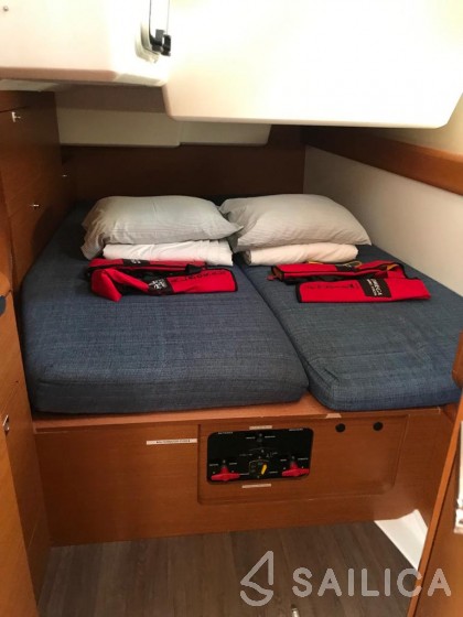 Sun Odyssey 519 - Yacht Charter Sailica